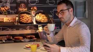 Daily buffet breakfast (BRL 39 per person)