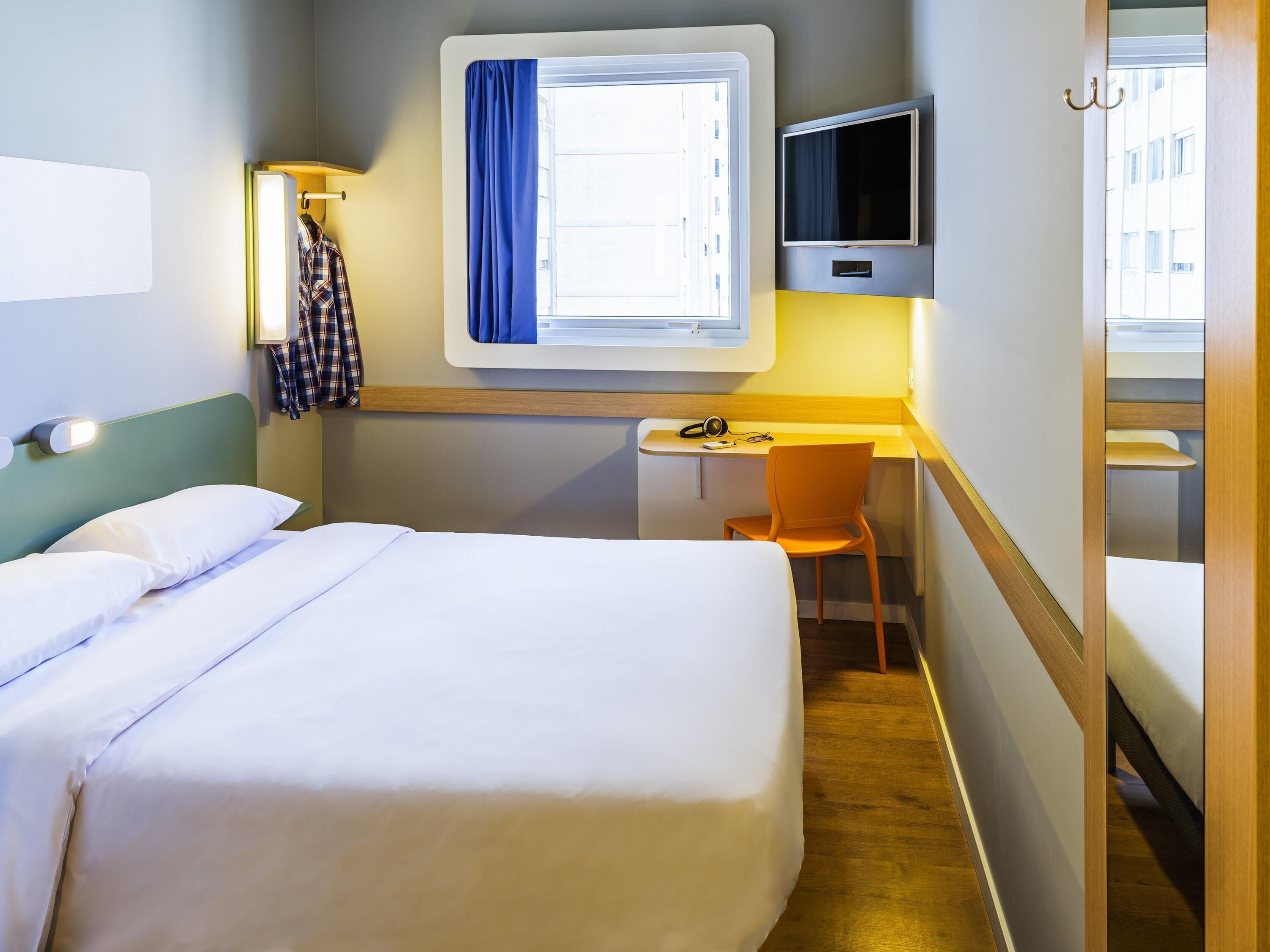 Standard Room, 1 Double Bed | Individually decorated, desk, laptop workspace, blackout drapes