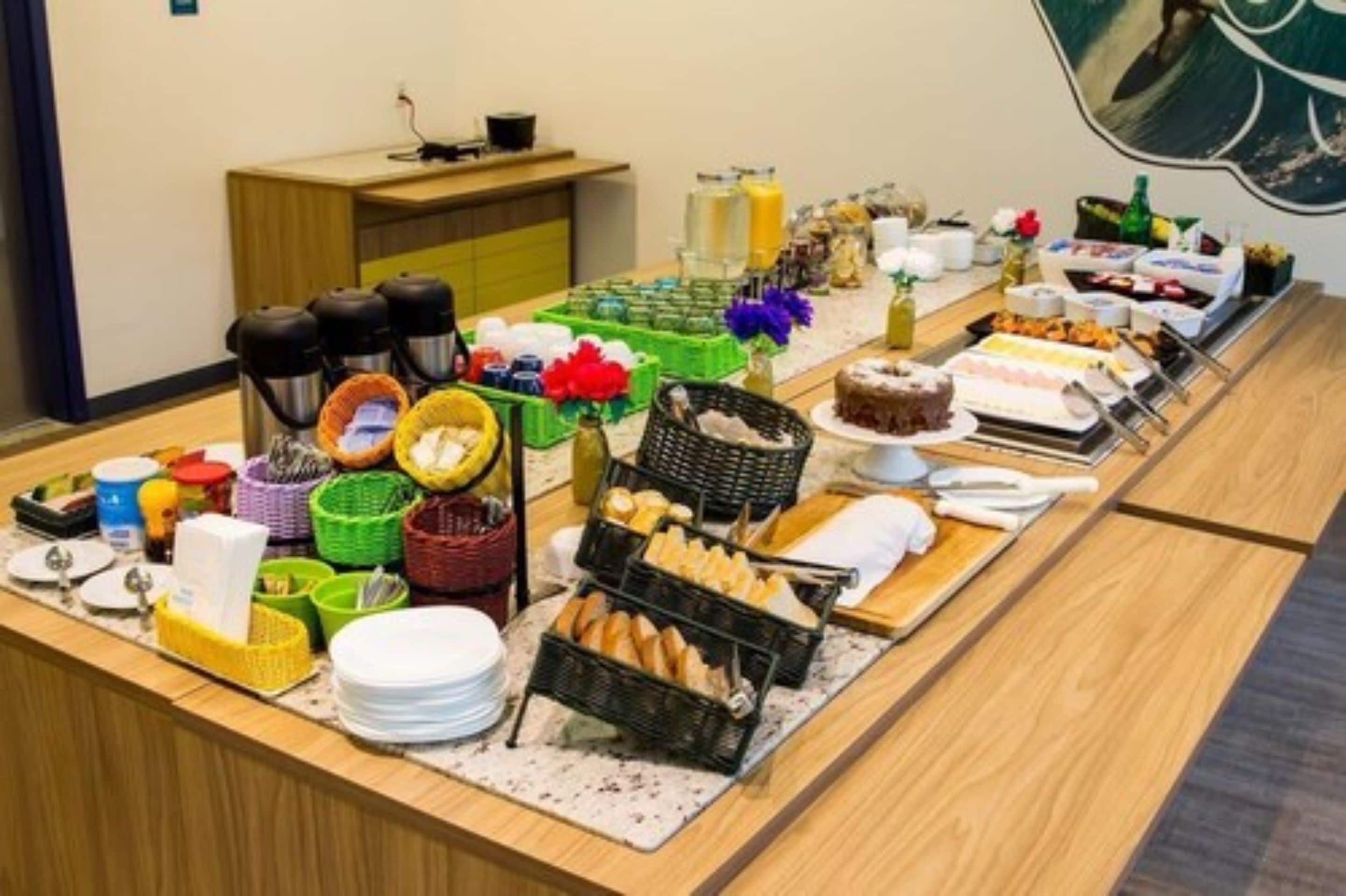Daily buffet breakfast (BRL 24 per person)