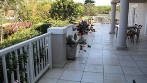 Terrace/patio - Seaview Manor Exquisite Bed & Breakfast (Umhlanga)