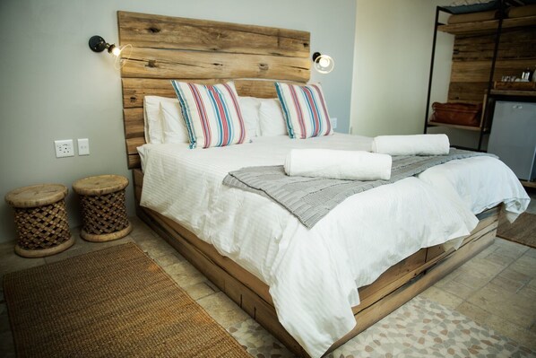 Sea View Twin  | 客房內保險箱、書桌、免費無線上網