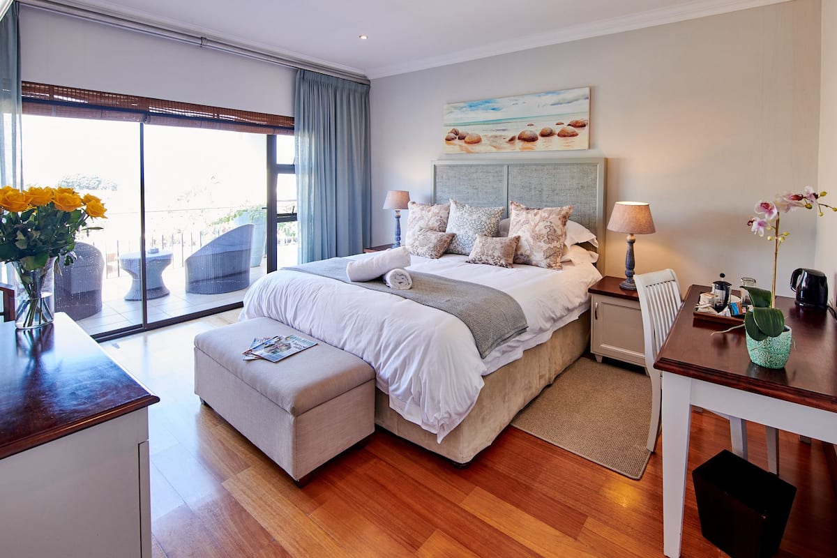 Luxury Room, 1 Bedroom | 1 bedroom, premium bedding, in-room safe, individually decorated