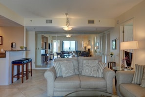 Condo, 2 Bedrooms | Living area