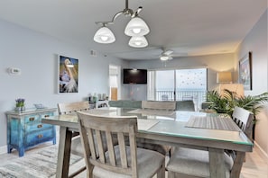 Apartment, 2 Schlafzimmer | Essbereich im Zimmer