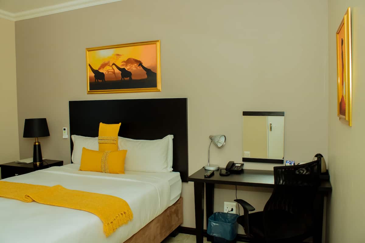 Comfort Suite, 1 Bedroom | Premium bedding, in-room safe, desk, blackout drapes