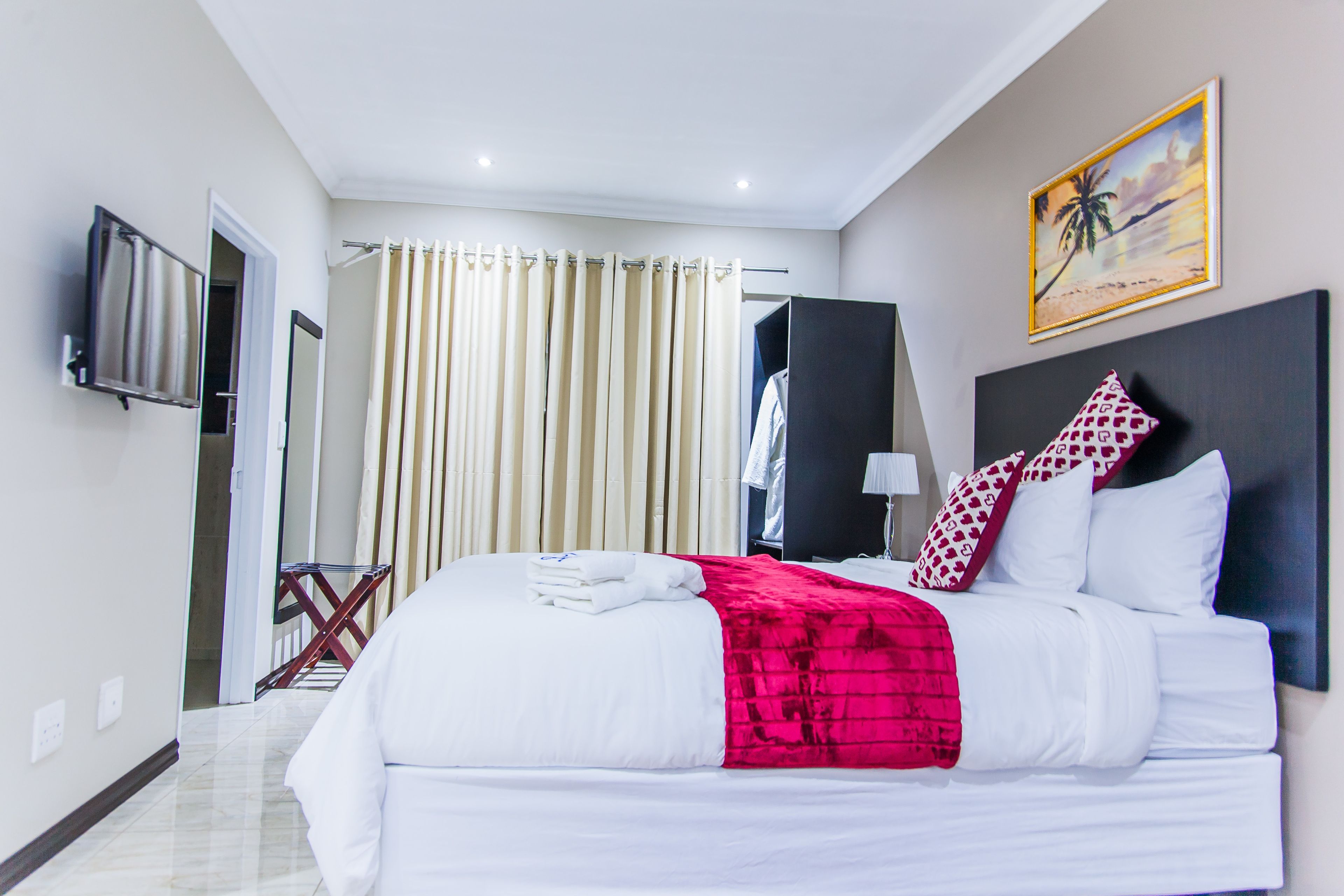 ห้องดีลักซ์, 1 ห้องนอน | เครื่องนอนระดับพรีเมียม, ตู้นิรภัยในห้องพัก, โต๊ะทำงาน, ผ้าม่านกันแสง