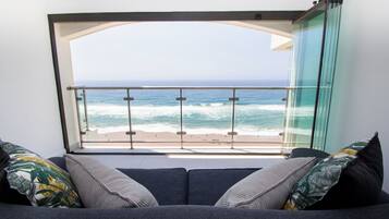 Apartment (1002 Bermudas) | Living area | 40-inch TV with satellite channels