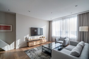 Deluxe Suite, 1 King Bed | Living area | 55-inch LED TV with satellite channels, TV - The Hotel at Midtown (Chicago)