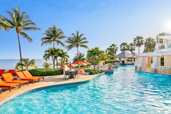 2 個室外泳池;泳池傘、躺椅