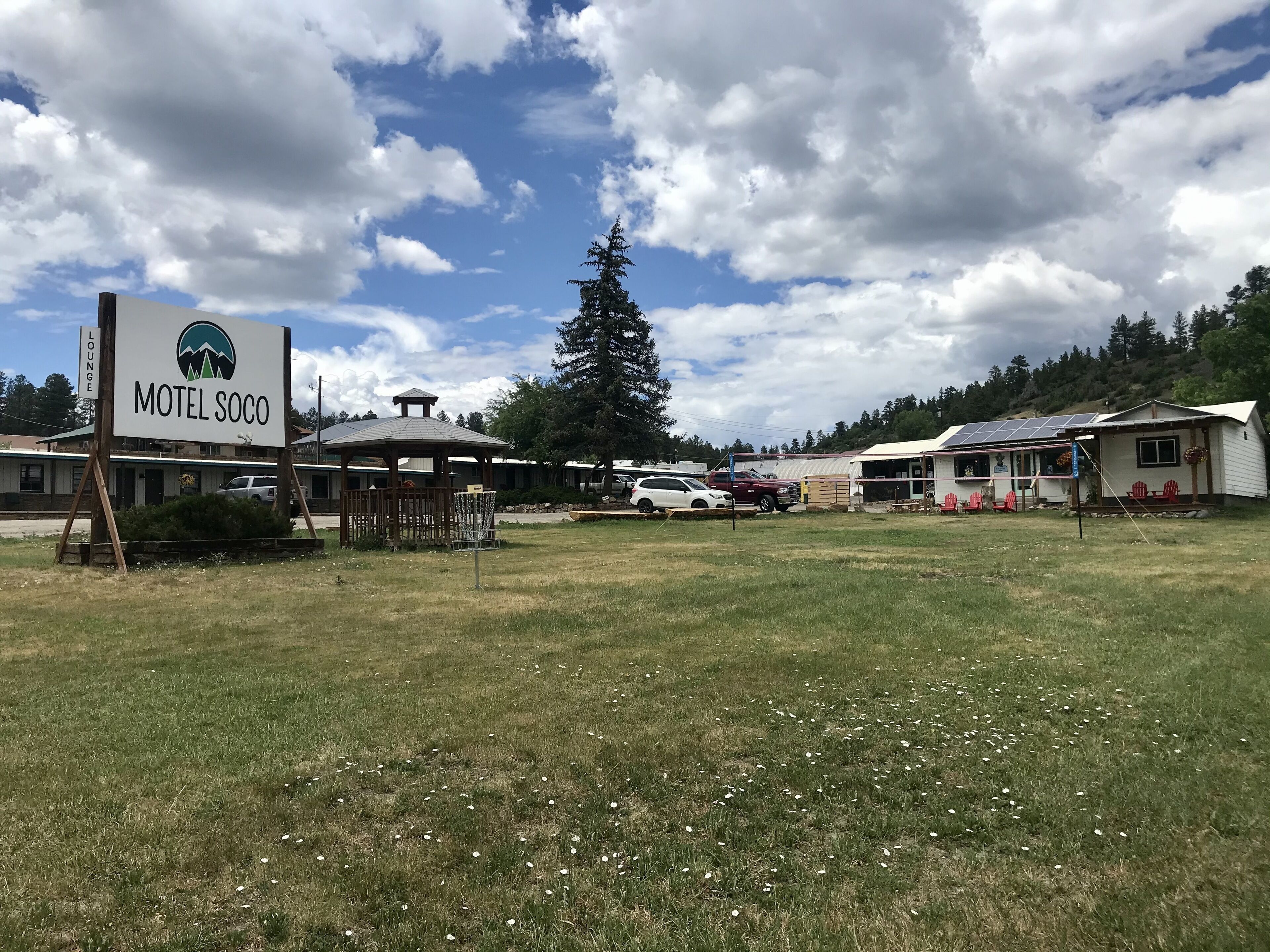 Vista frontal de la propiedad