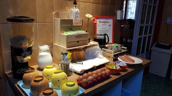 Free daily continental breakfast
