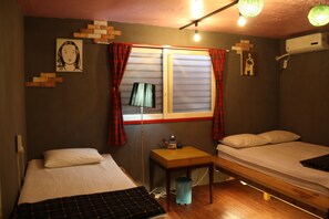 Familienzimmer, 2 Schlafzimmer, mit Bad (Foreigners only) | Bügeleisen/Bügelbrett, Zustellbetten, kostenloses WLAN