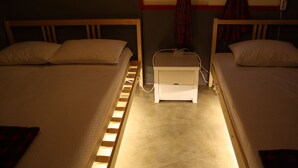 Double/Twin Room, Shared bathroom (Foreigners only) | 다리미/다리미판, 간이 침대, 무료 WiFi