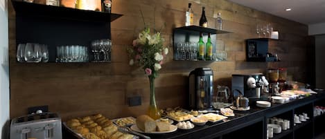 Free daily cooked-to-order breakfast