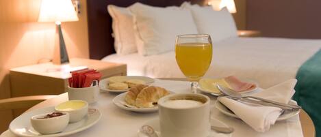 Habitación doble Confort | Sábanas de algodón egipcio, ropa de cama de alta calidad y edredón