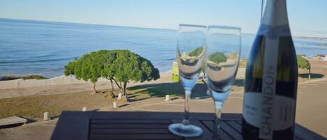 Suite | In-room safe, desk, iron/ironing board, free WiFi