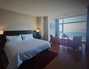 Suite | In-room safe, desk, iron/ironing board, free WiFi