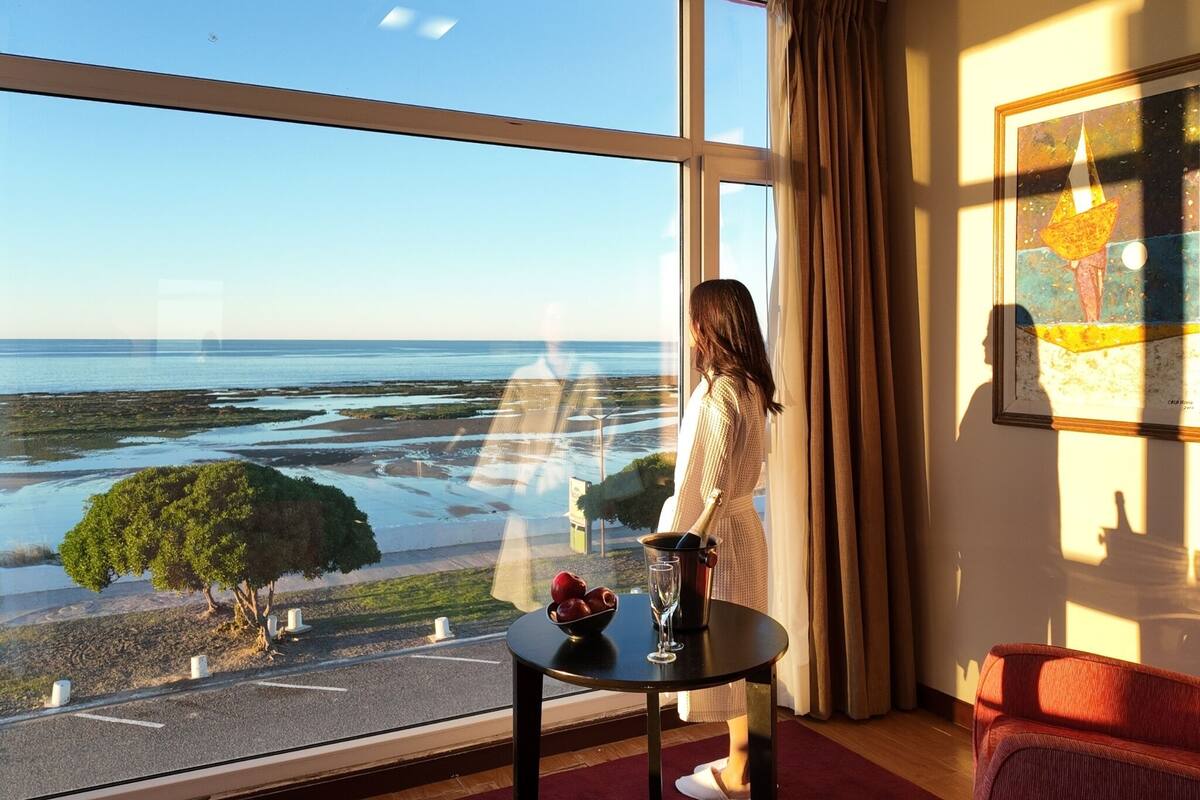 Suite | In-room safe, desk, iron/ironing board (on request), free WiFi