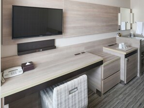 Desk, blackout curtains, iron/ironing board, free WiFi - Vessel Inn Shiga Moriyama Station (Moriyama)