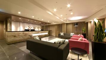 Coin salon dans le hall