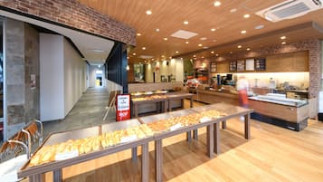 Desayuno continental (JPY 1000 por persona)