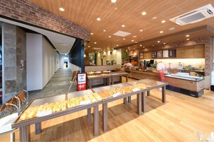 Daily continental breakfast (JPY 1000 per person)