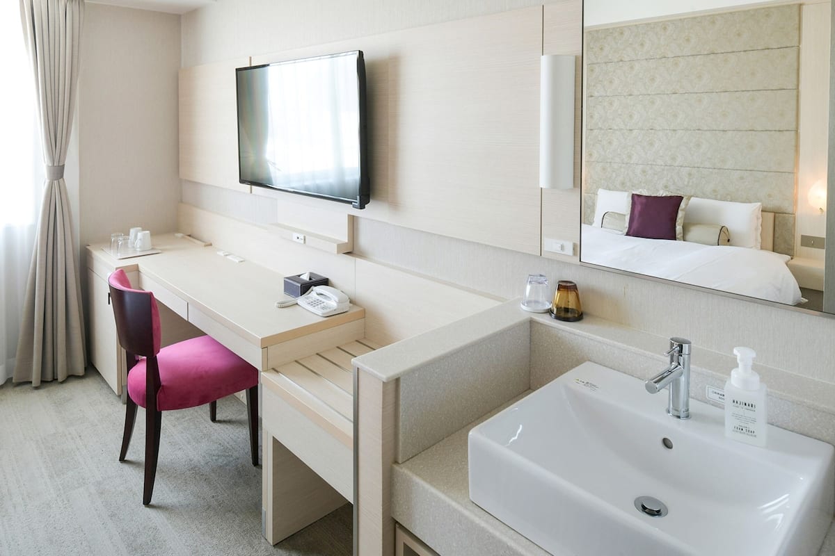 executive double room, non smoking | desk, blackout curtains, iron/ironing board, free wifi