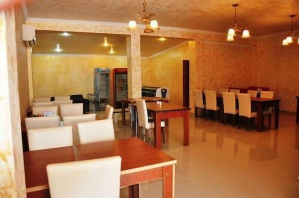 Dining - Royal Hotel (Batumi)