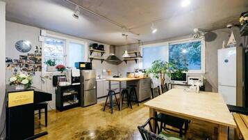 Itaewon 1F - 3 Bedrooms | In-room dining