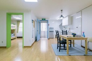 Itaewon 3F - 3 Bedrooms | In-room dining