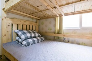 Itaewon 3F - 3 Bedrooms | 3 bedrooms, in-room safe, iron/ironing board, free WiFi