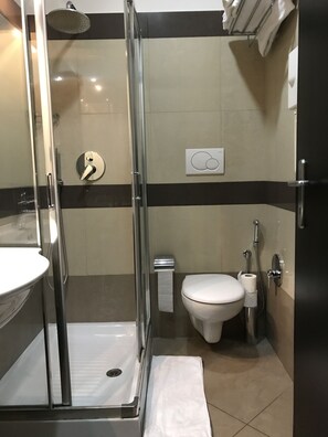 Doppel- oder Zweibettzimmer | Badezimmer
