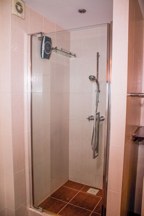 Appartement, 2 chambres (Samal-3, House 21, 32-03041) | Douche de la salle de bain