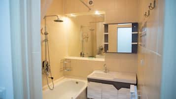 Apartment, 1 Bedroom (Rozibakieva 289/2, 77-09028) | Bathroom | Free toiletries, hair dryer, towels