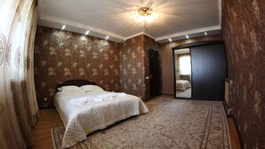 Apartment, 1 Schlafzimmer (Rozibakieva 289/2, 80-11036) | Schreibtisch, Bügeleisen/Bügelbrett, Babybetten, kostenloses WLAN