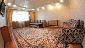 Apartment, 1 Schlafzimmer (Rozibakieva 289/2, 80-11036) | Wohnbereich | Flachbildfernseher