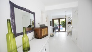 Unclassified image, 5 of 34, button - Morlimon (Cesme)