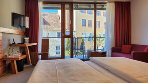 Deluxe Double Room | Hypo-allergenic bedding, desk, laptop workspace, blackout drapes