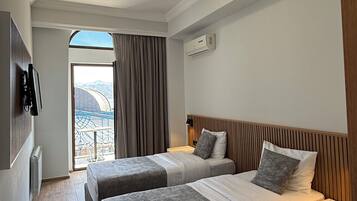 Standard Twin Room | Premium bedding, down comforters, pillowtop beds, minibar