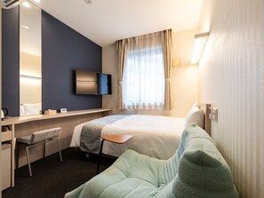 Comfort Single Room, 1 Double Bed, Light Breakfast Included | Desk, laptop workspace, blackout drapes, soundproofing