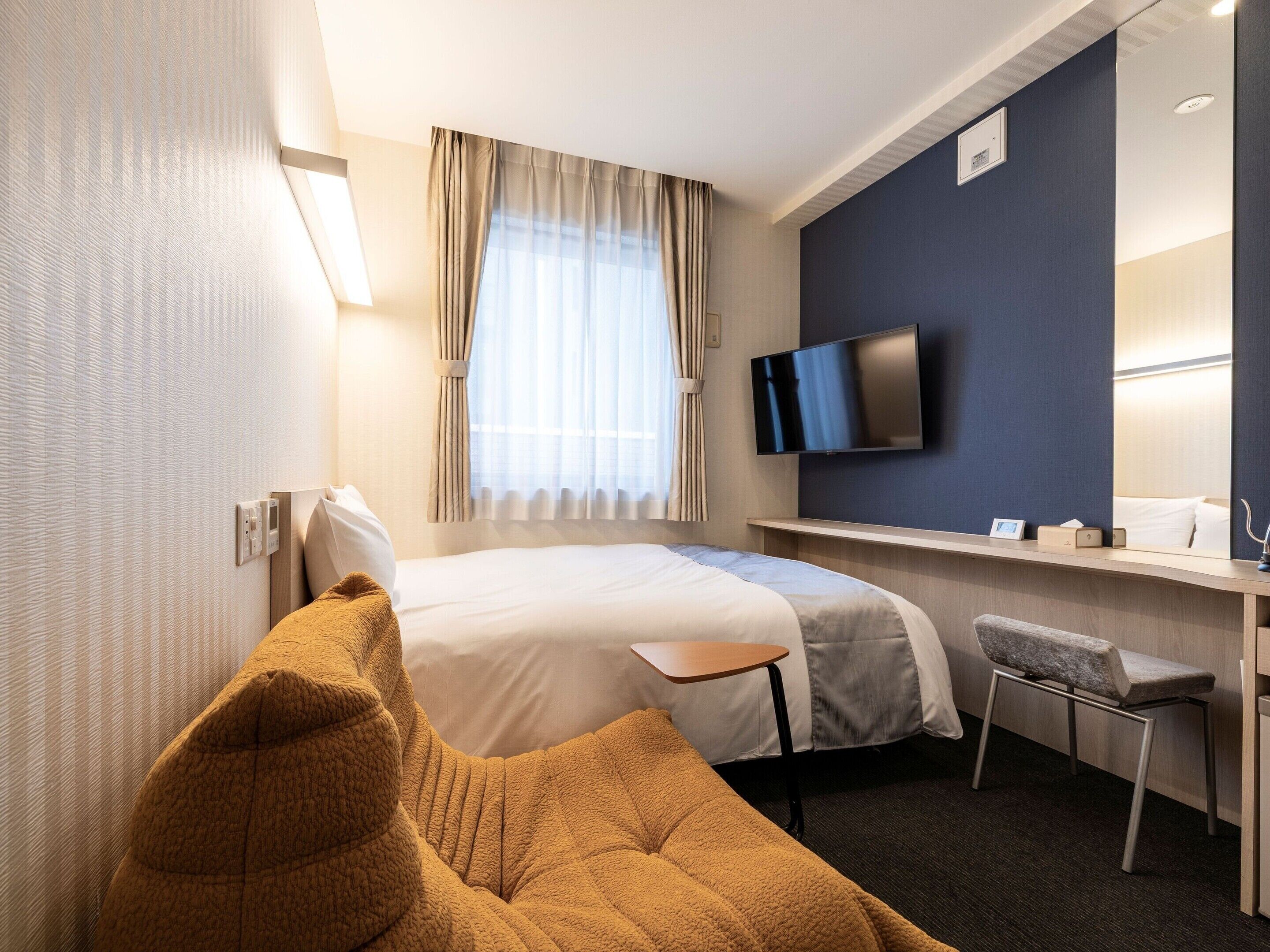 Comfort Single Room, 1 Double Bed, Light Breakfast Included | Desk, laptop workspace, blackout curtains, soundproofing