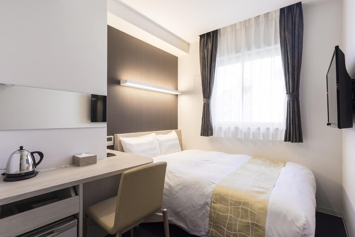 single room, 1 double bed, non smoking, light breakfast included | 1 bedroom, desk, laptop workspace, blackout curtains