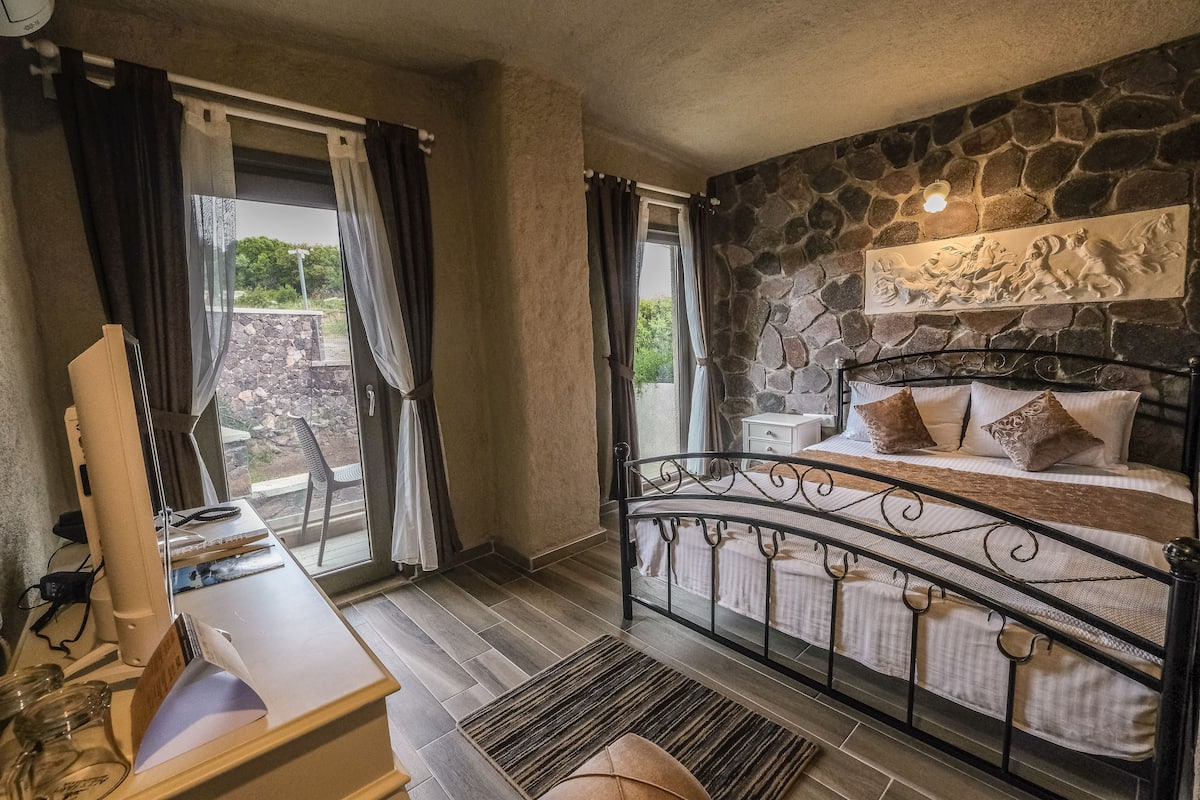 Deluxe Double Room | 2 bedrooms, Egyptian cotton sheets, premium bedding, memory foam beds