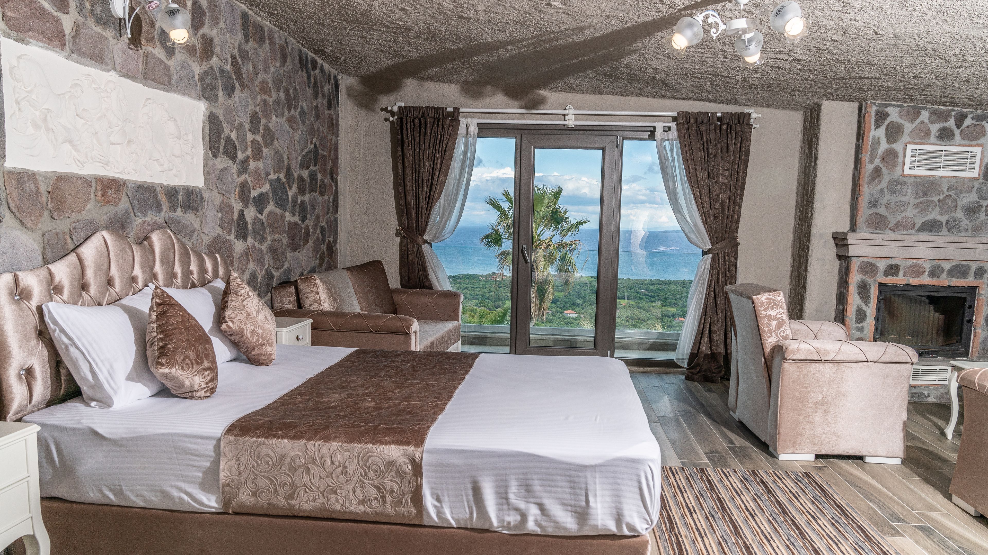 Egyptian cotton sheets, premium bedding, memory-foam beds, in-room safe