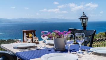 3 restaurants, lunch, dinner served; Turkish cuisine