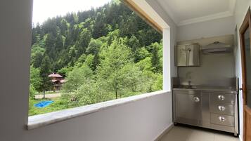 Standard Triple Room, Balcony | Premium bedding, in-room safe, desk, soundproofing