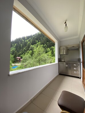 標準三人房, 露台 | 高級寢具、房內夾萬、書桌、隔音