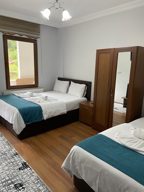 標準三人房, 露台 | 高級寢具、房內夾萬、書桌、隔音