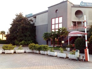 A modern hotel building with a sign reading "Niki Hotel."
