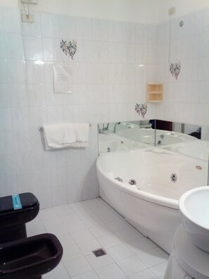 Economy Double Room | Jetted bathtub